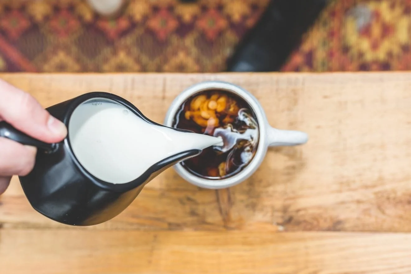 Cách uống cà phê sữa ít calo hơn