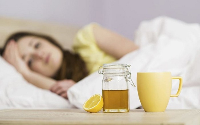Cách pha mật ong uống trước khi đi ngủ đơn giản và hiệu quả