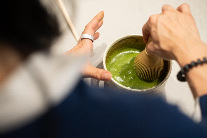 Hướng dẫn làm matcha latte ít calo tại nhà